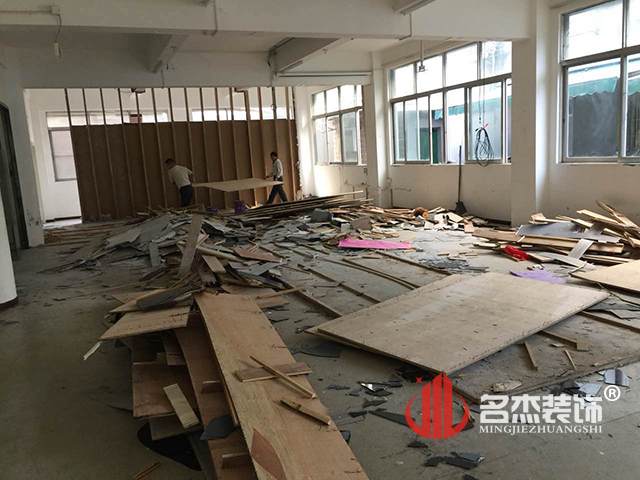 美容美发学校蜜桃一区二区精品开工照.jpg