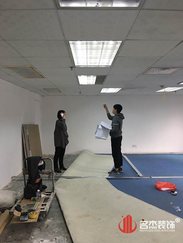 办公室蜜桃一区二区精品.jpg