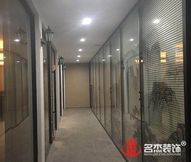 走廊蜜桃一区二区精品设计