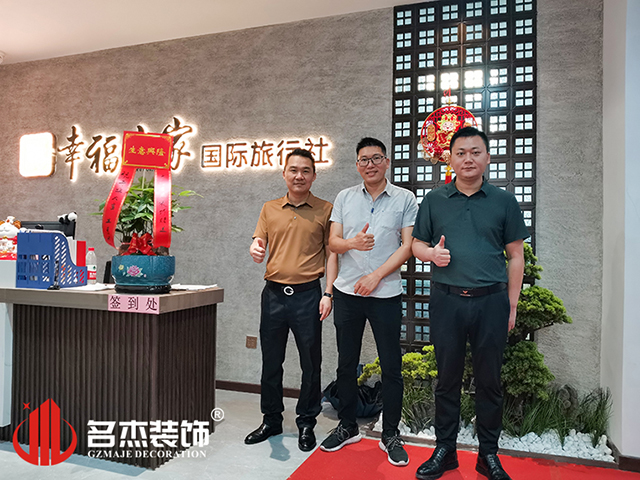 蜜桃色色网站装饰设计合影